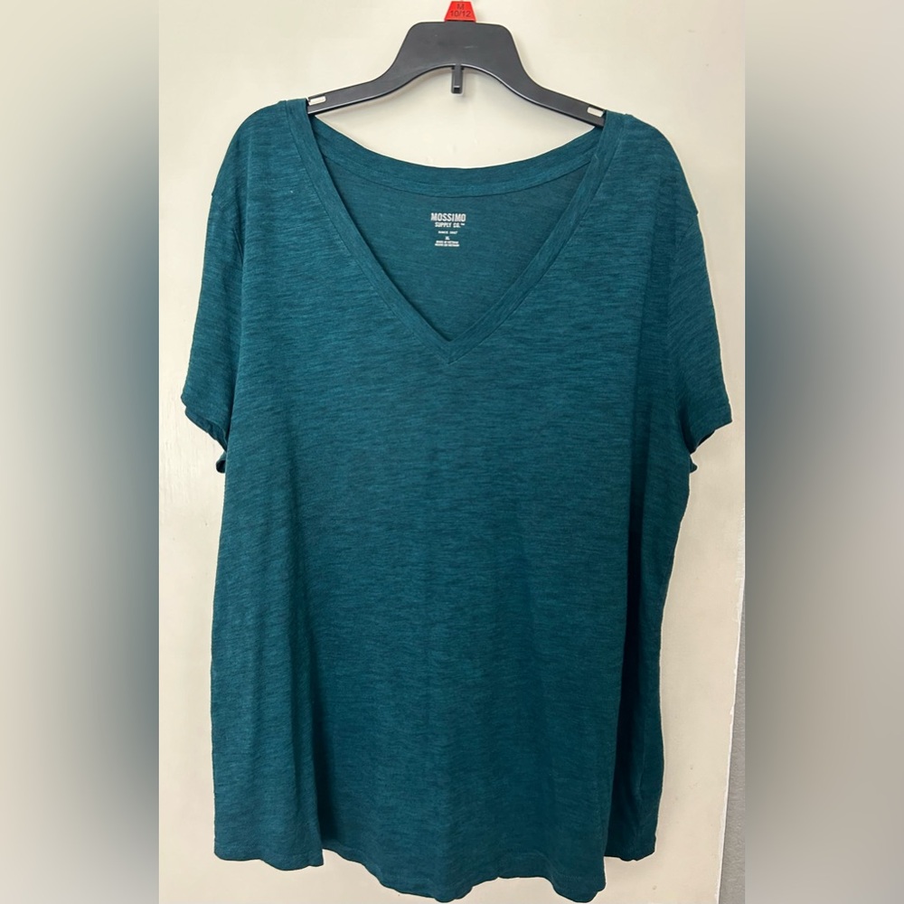 Mossimo ladies v-neck top size XL
